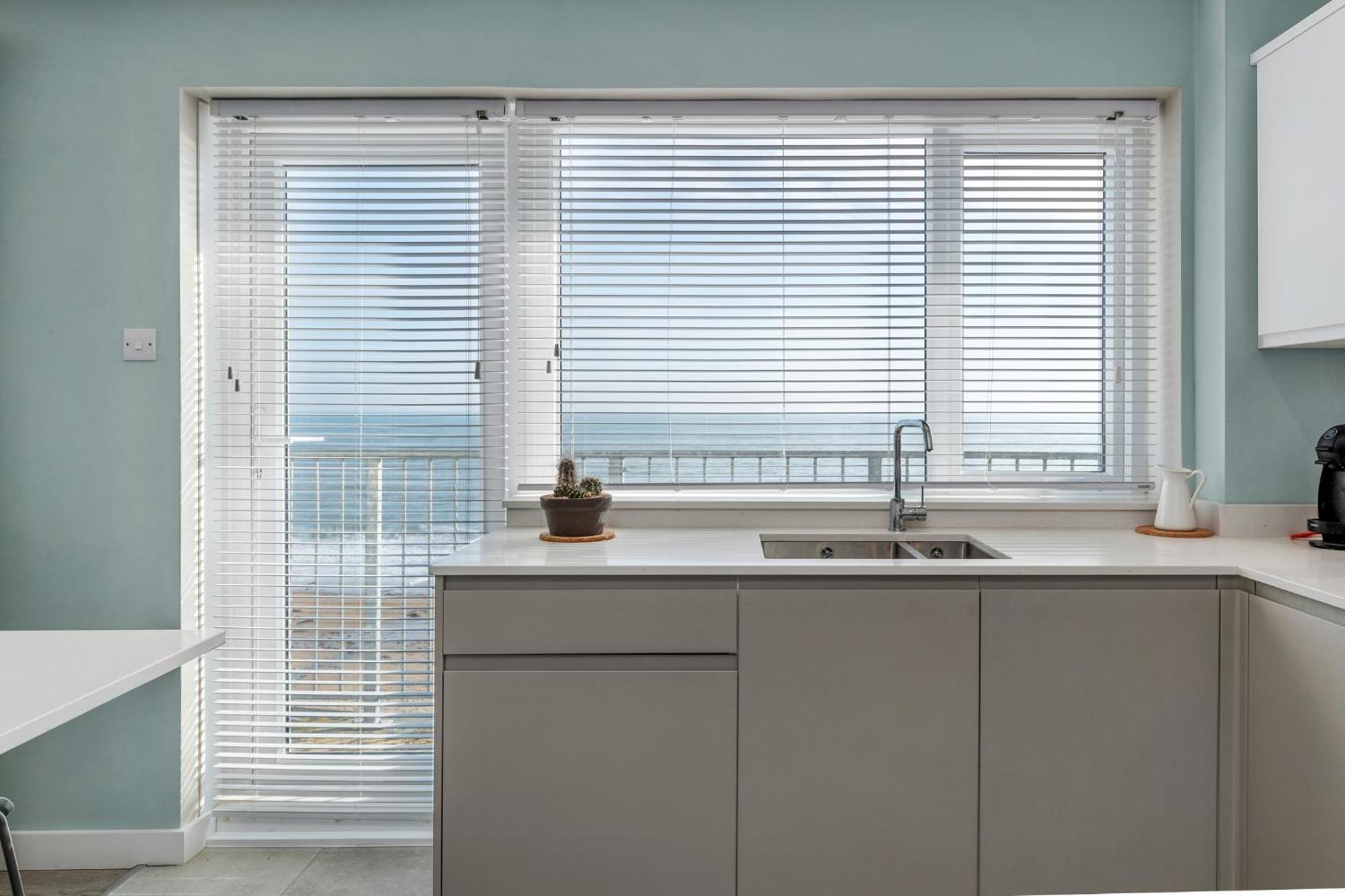 Dolphins Apartment - Spectacular Sea Views Saundersfoot Exterior photo